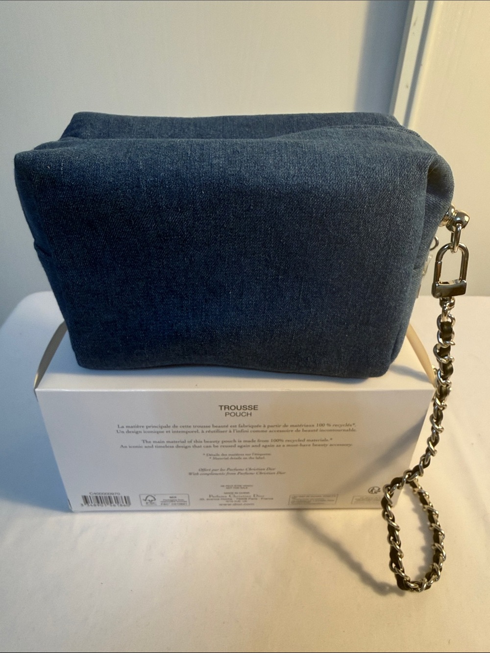 Dior Denim Crossbody Bag with Interwoven Chain Strap Pouch Bag - Picture 3 of 7